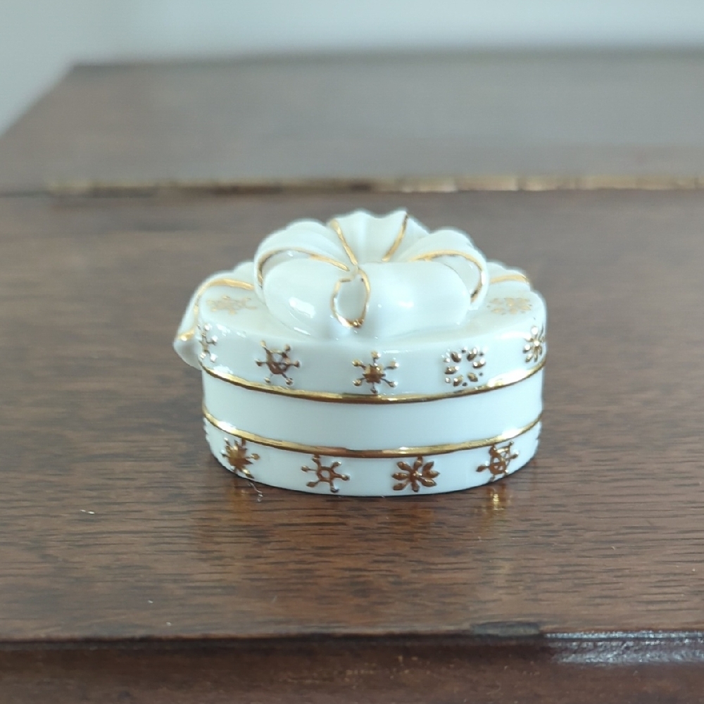 Lenox Ivory and Gold Handcrafted Trinket Box